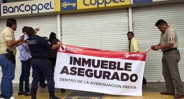 Durante el procedimiento, los elementos de la Procuraduría estatal detuvieron al gerente de la tienda y a los dos empleados involucrados en los hechos.