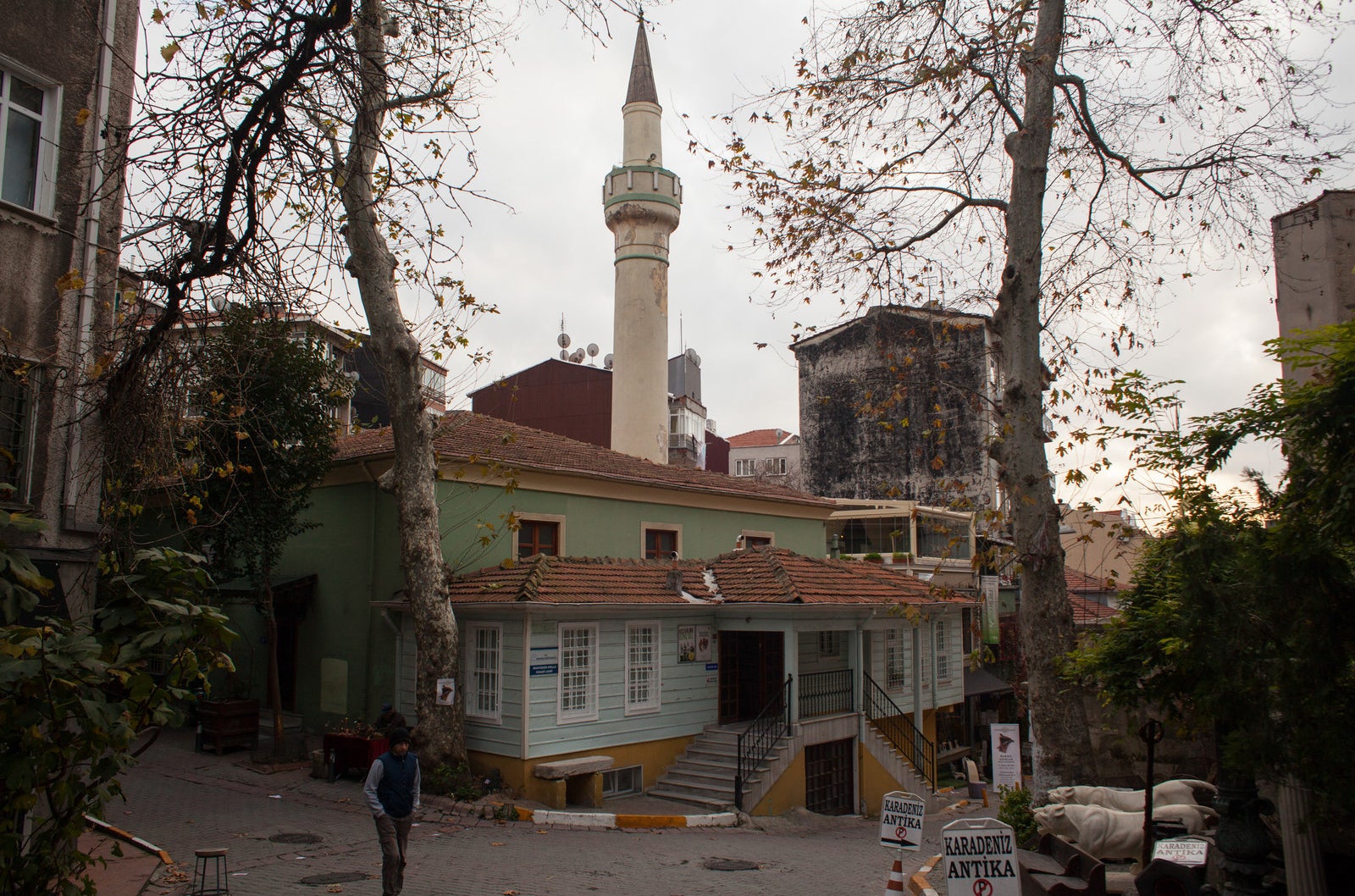 The Muhyiddin Molla Fenari mosque in Istanbul&#x27;s Çukurcuma neighborhood is a good example of a well-preserved small community mosque