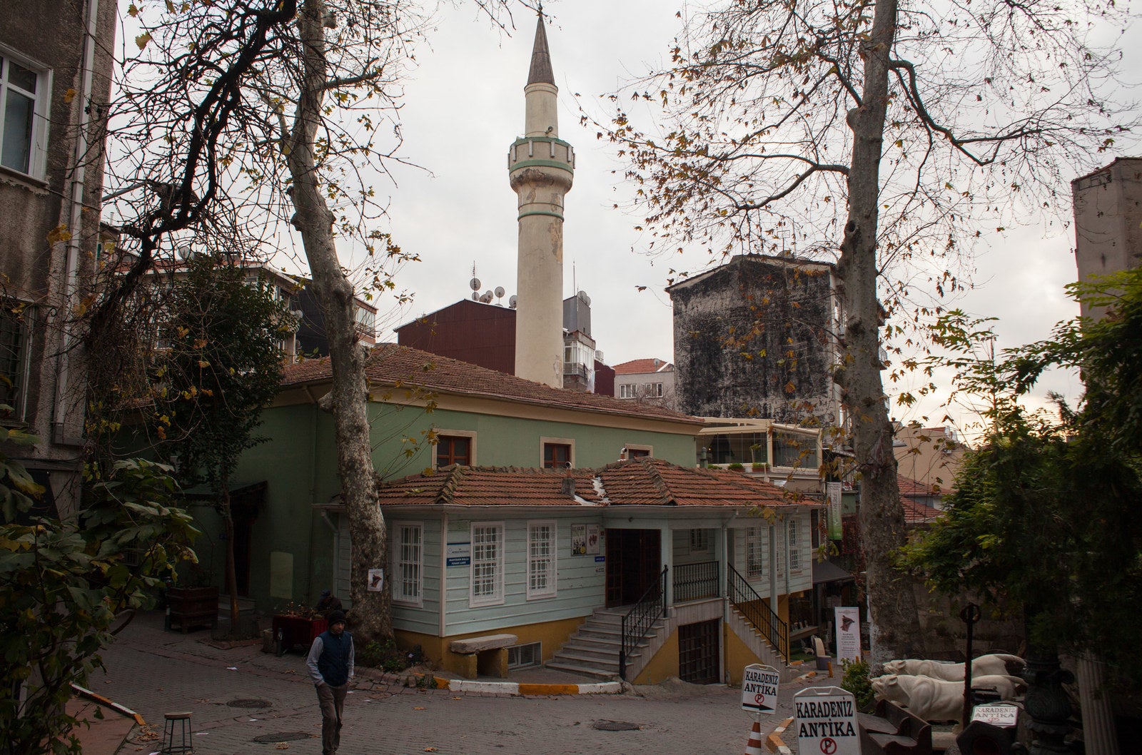 The Muhyiddin Molla Fenari mosque in Istanbul's Çukurcuma neighborhood is a good example of a well-preserved small community mosque