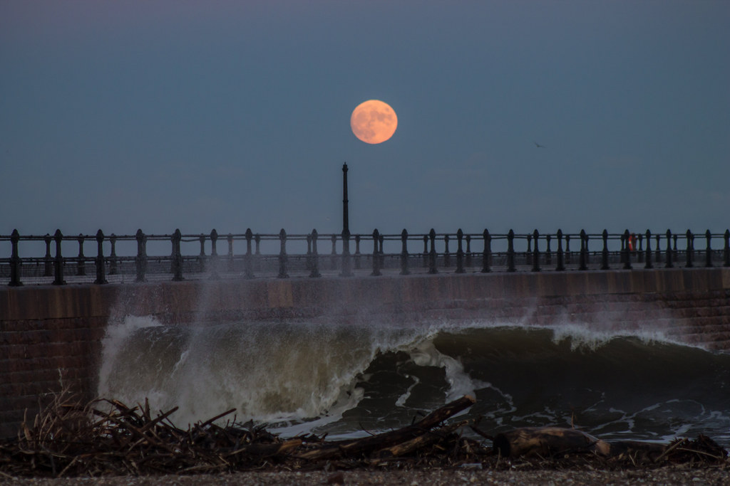 A Rare Full Moon Appeared On Christmas Day And You Have To See It