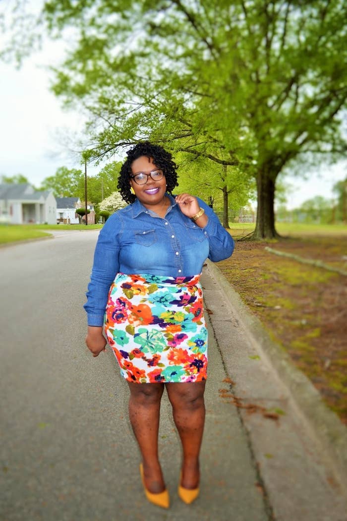 This classy floral pattern stuns with a chambray shirt and yellow pumps! Work it!