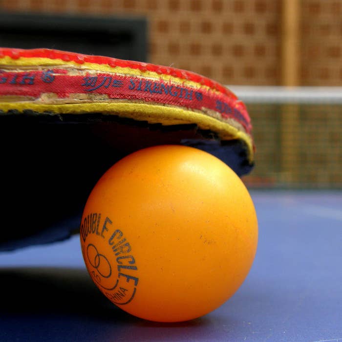 Contrairement à ce qu'on pourrait croire, le tennis de table (aussi appelé ping-pong) n'a pas vu le jour en Asie mais en Angleterre, où il était alors joué avec une balle en liège.