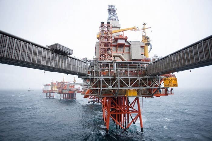At Least Two Dead And Hundreds Evacuated As Massive Waves Slam Oil Rig