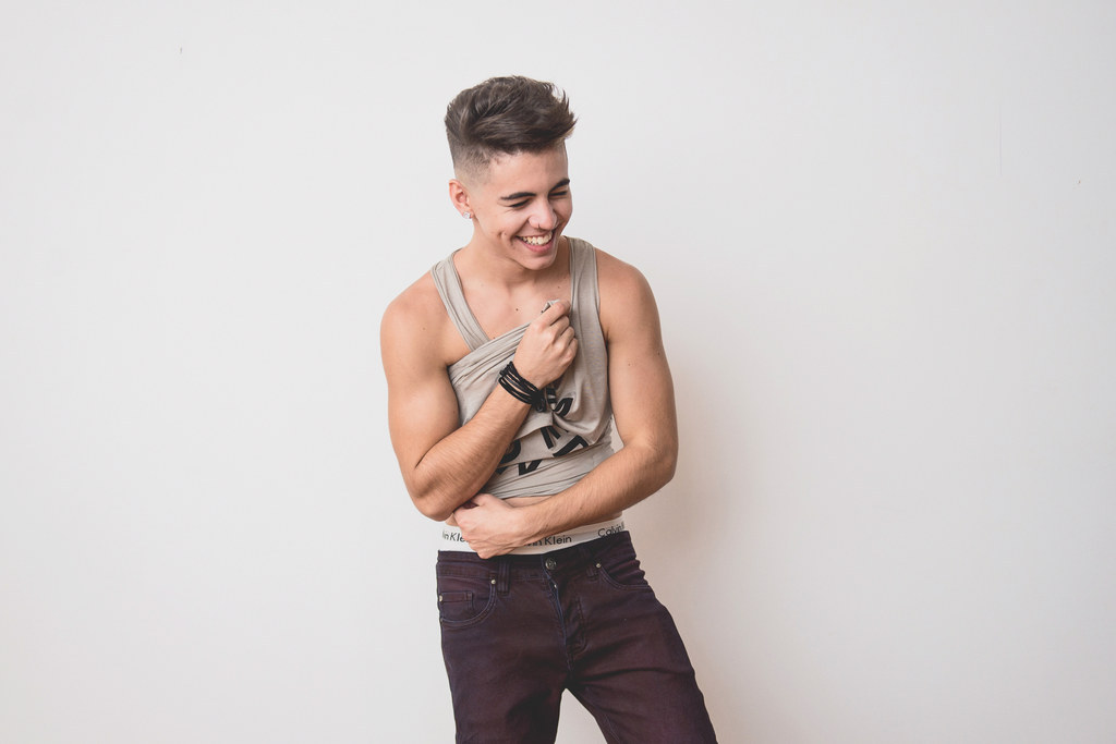 Biel tem 19 anos e chama sua música de "funk sedução" e é um dos fenômenos dos artistas do YouTube, com vídeos com mais de 20 milhões de visualizações. Entre os mais vistos estão os das músicas "Boquinha" e "Pimenta".