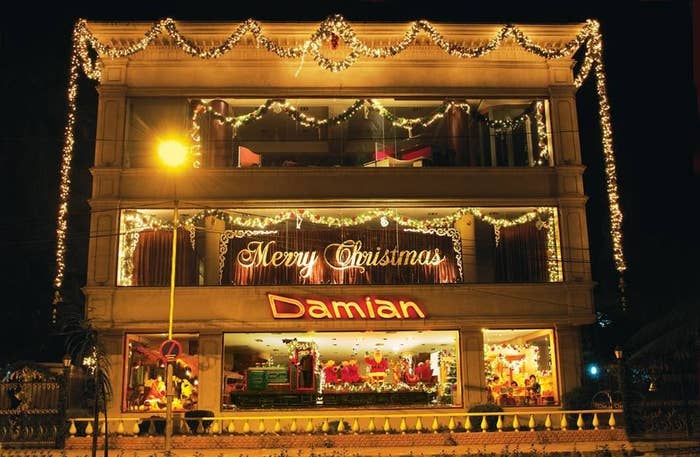 This Furniture Store In Mumbai Goes All Out Every Christmas And People Always Love It Besides, bandra west has a good number of budget & premium hotels, eateries and shopping options for keeping the visitors busy. this furniture store in mumbai goes all