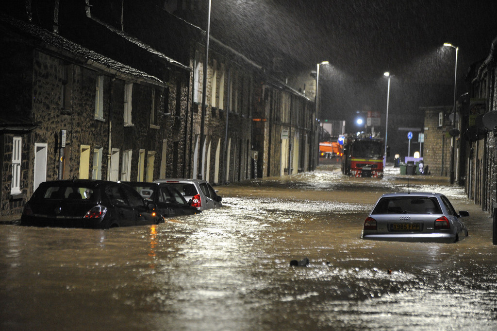 8 Before-And-After Photos That Show The Devastating Floods Caused By ...