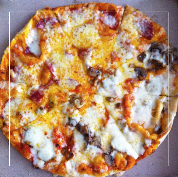¿Qué es eso?Sí, hay pizza, pero no de esa pizza que te sirven en las cadenas grandes, esta es pizza italiana hecha al momento para deshacerse en tu boca. Todo lo que pidas tiene ese carácter artesanal y hecho en casa. Además, tienen una oferta de cervezas italianas que vale la pena probar. Lo que debes probarNo le des muchas vueltas, pide tu pizza favorita. Ah, y prueba la lasagna. ¿Cómo llegar?