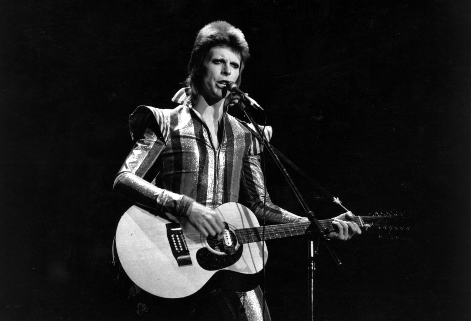 3. July 1973: David Bowie bei seinem letzten Konzert als Ziggy Stardust im Hammersmith Odeon in London.
