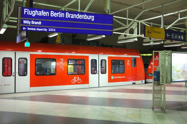 Irgendwann wird er fertig werden, und dann hat auch der Münchner das Recht, im Grunde genommen am Hauptbahnhof in München ohne Einchecken zu starten und in zehn Minuten da zu sein!