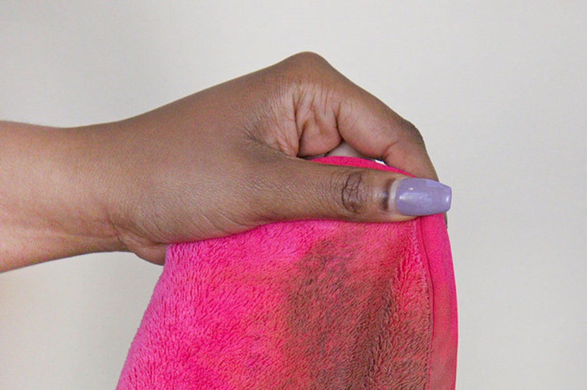 We Tried The Makeup Eraser That Claims To Remove All Your Makeup With Just  Water