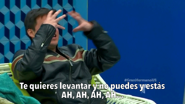 See, Carlos has this theory that if he's in his living room past 3 a.m., he pisses off a ghost who comes and haunts him in his room — basically, se le sube el muerto si no se duerme temprano.