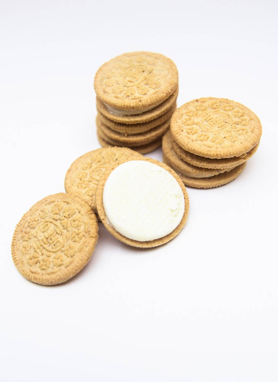 The New Oreo Flavor Is Cinnamon Bun And They Taste Like Dunkaroos We compared them to regular oreos no matter your feelings about lady gaga oreos, you can't deny that they are a perfect representation of their namesake. cinnamon bun and they taste like dunkaroos