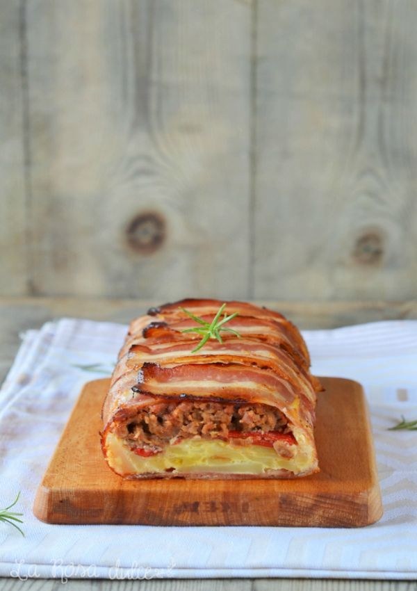 Imagina que un día tienes mucha hambre. Pero mucha mucha hambre. Ponte que tienes resaca y estás en uno de esos momentos de "me comería todo, incluso la tabla de cortar". Pues aquí tenemos una receta que va a casar perfectamente con cualquiera de esos momentos.La tienes al completo aquí.