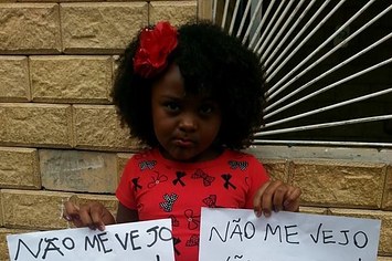 Crianças negras participam de campanha "não me vejo, não compro"