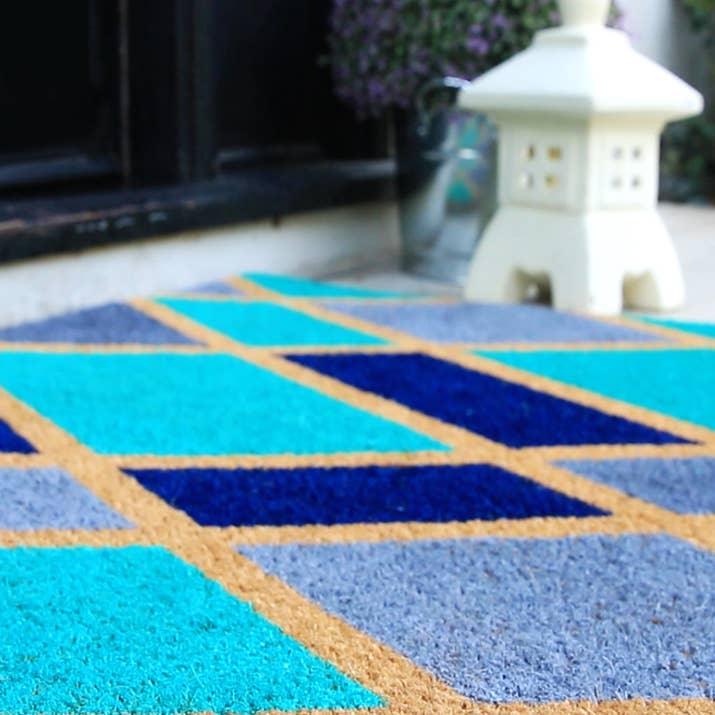 Spice Up Your Curb Appeal with 5 Easy Patio Decor DIYs - Calling all weekend warriors! Here are 5 easy projects you can get done in just a weekend and boost your curb appeal for an inviting and personalized front porch! | https://heartenedhome.com 