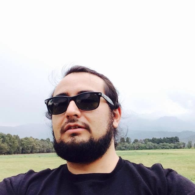 Jonathan, fumó durante 12 años. “Me enfermé muy fuerte de los bronquios. A duras penas podía respirar, así que en cama era impensable fumar. Salí de la enfermedad un par de semanas después y ya que estaba encarrerado decidí ver cuanto aguantaba sin fumar y no lo volví a hacer.” Tip:“Aguantar los nervios, la ansiedad, la presión social… si tomas la decisión hazlo en forma. Echarse un cigarro nada más no es dejar de fumar.” Beneficios: “Parece cliché, pero sí hay cambios en tu vida. Progresivamente ves cómo mejora tu ánimo, tu salud y tu condición física.”