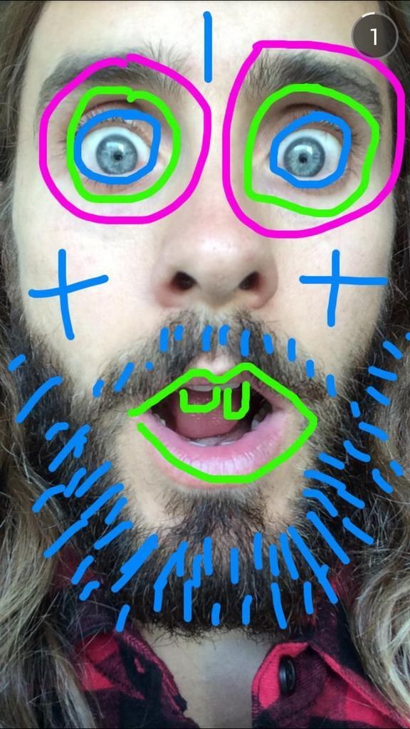 ¿Qué puedes esperar? Un montón de selfies coloreadas por encima, mucha diversión y locura. También es interesante ver cómo Mr. Leto tiene el pelo ese día, así nos da una pista del papel cinematográfico que esté haciendo en ese momento.