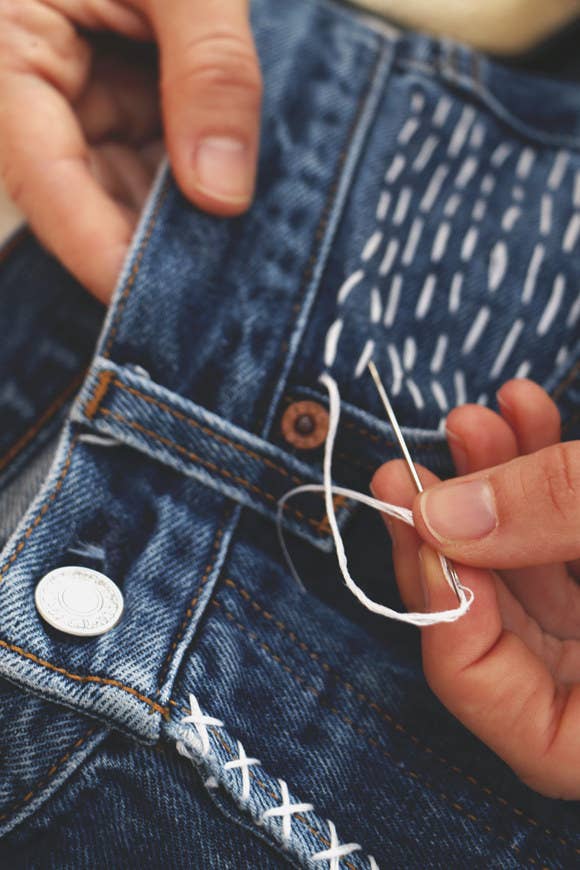 30 Hella Easy Ways To Seriously Transform Your Old Jeans