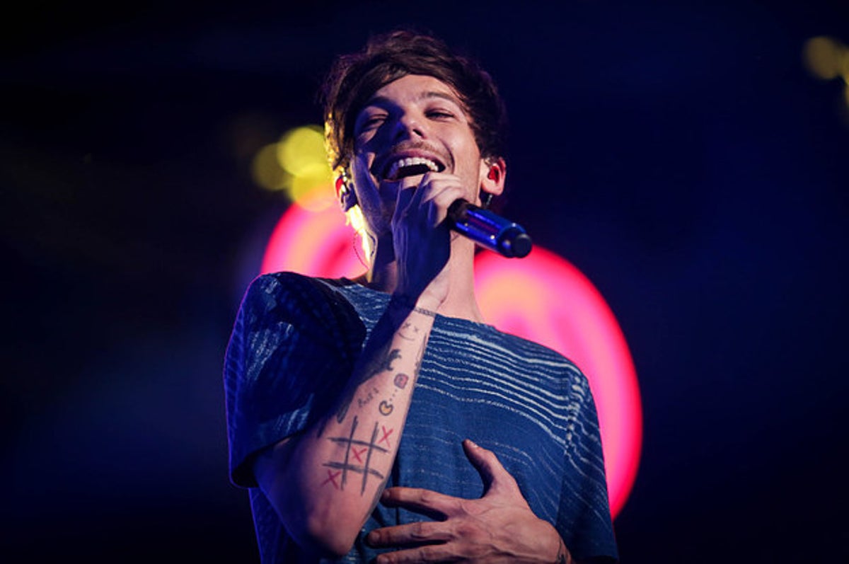 Wallpaper  Louis tomlinson, One direction concert, Blue aesthetic