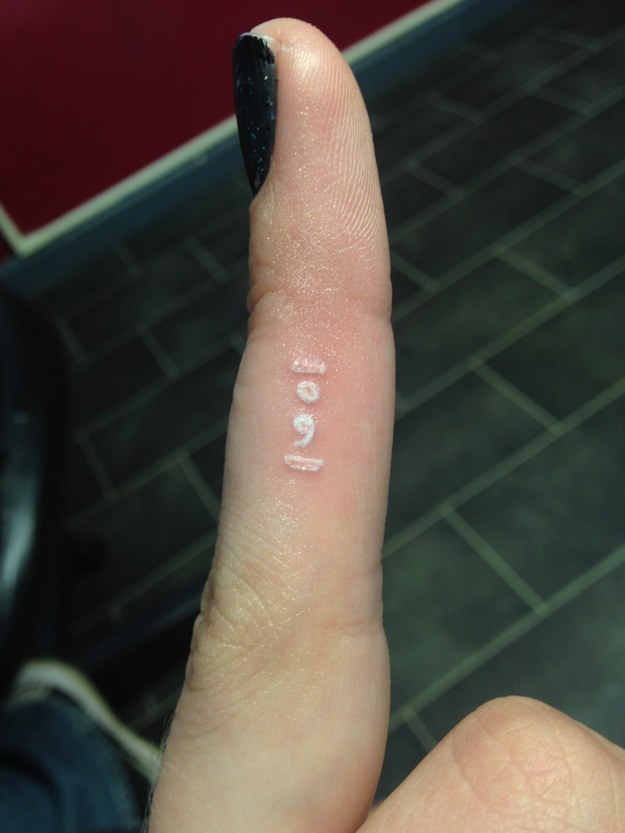 11 Offbeat Fingers Crossed Tattoos • Tattoodo