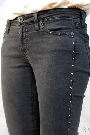 30 Hella Easy Ways To Seriously Transform Your Old Jeans
