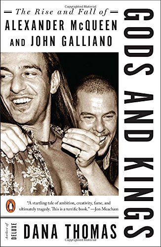 Este libro cuenta la historia de dos diseñadores importantísimos que cambiaron el mundo de la moda en los años 90, John Galliano y Alexander McQueen. Los dos consiguieron éxito en una época en la cual muchos fracasaron por cuestiones económicas. A finales de los 90 Galliano era el diseñador principal para Dior, y McQueen para Givenchy. Estos dos son responsables de convertir compañías de familia a compañías multimillonarias. Lamentablemente para los dos, este éxito les duró poco.Cómpralo aquí.