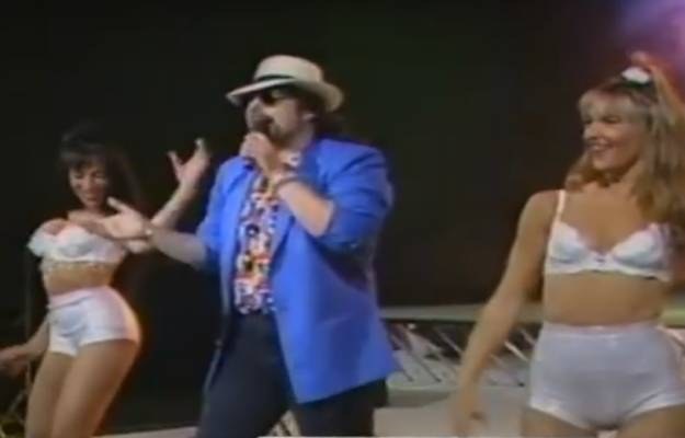 Las feministas no la bailan.