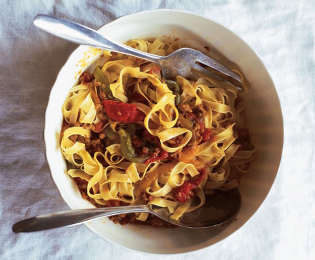 Fettuccine with Veal and Sweet Pepper Sauce