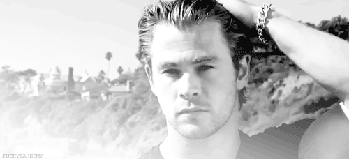 This "ready-to-make you swoon" Hemsworth
