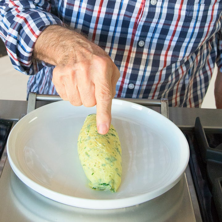 How Legendary French Chef Jacques Pépin Makes A Perfect Omelette