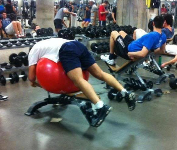 Listen, there's absolutely no shame in being a newbie at the gym — literally everyone has been there at some point. But it can be super overwhelming to navigate a packed gym when you don't have experience using the different machines, equipment, and weights.