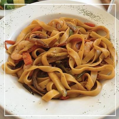¿Qué es eso? Si lo que se te antoja es una buena pasta, una buena pizza y pasar un rato tranquilo, este lugar es casi como estar en casa. Lo que pidas es bueno, puedes atreverte a pedir platillos inusuales como la trucha, que viene acompañada de un risotto que te mueres. Lo que debes probar Es una sugerencia extraña para un restaurante cuya especialidad es la pasta, pero la sopa de poro y papa es deliciosa. ¿Cómo llegar?