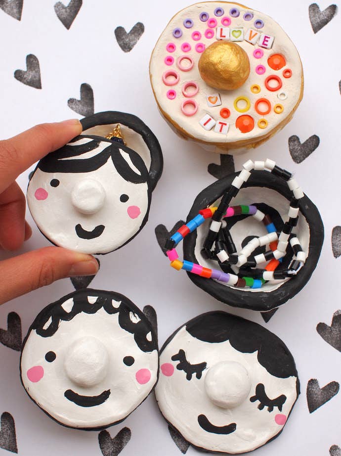 Aww! Look at those cute little noses!Get the tutorial at Handmade Charlotte.