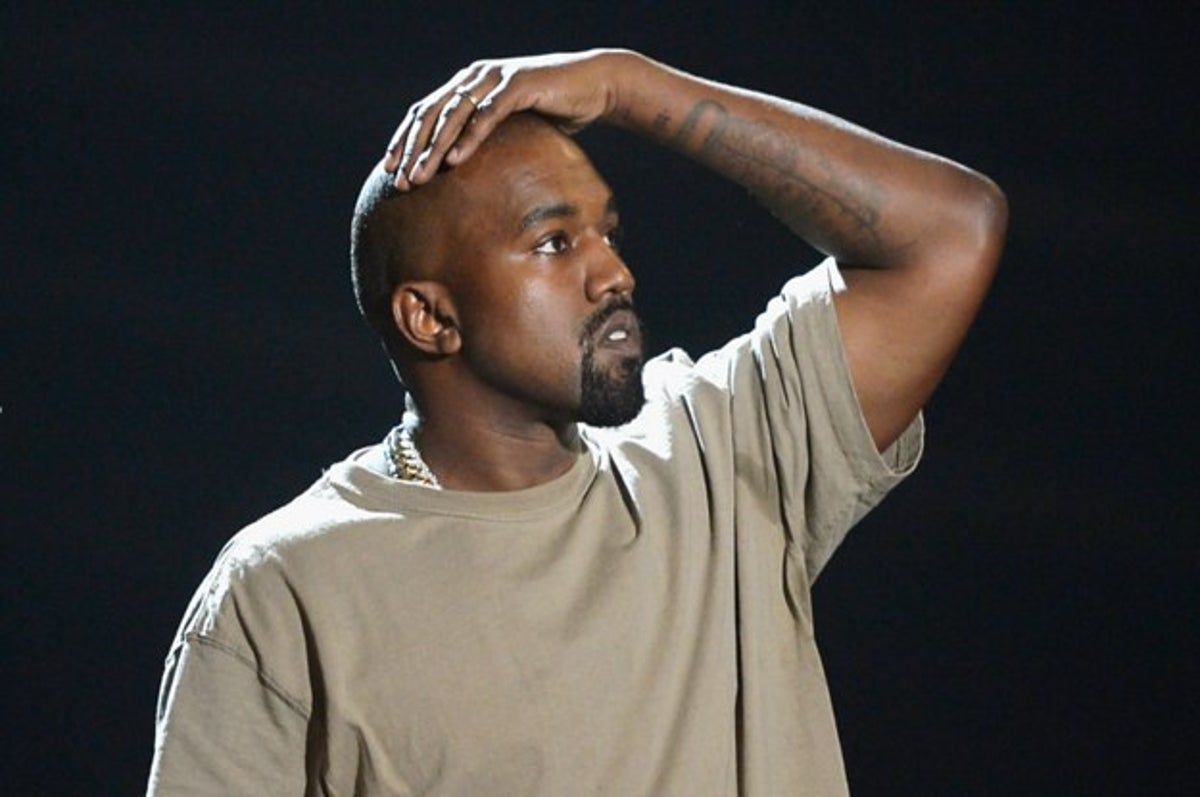 Kanye Tweeted Bill Cosby Is Innocent And People Aren T Happy