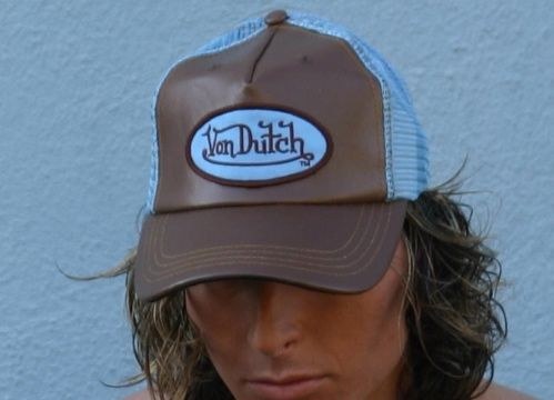 Le hubieras vendido tu alma al diablo por una gorra Von Dutch.