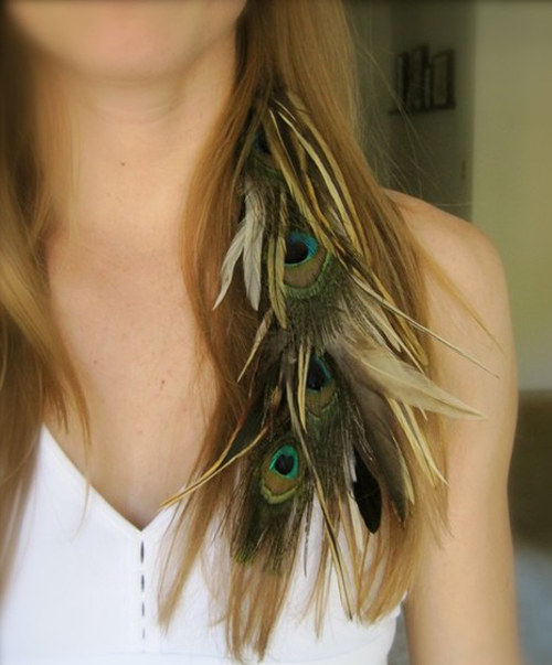 Eras LA más cool con tu arete de pluma...