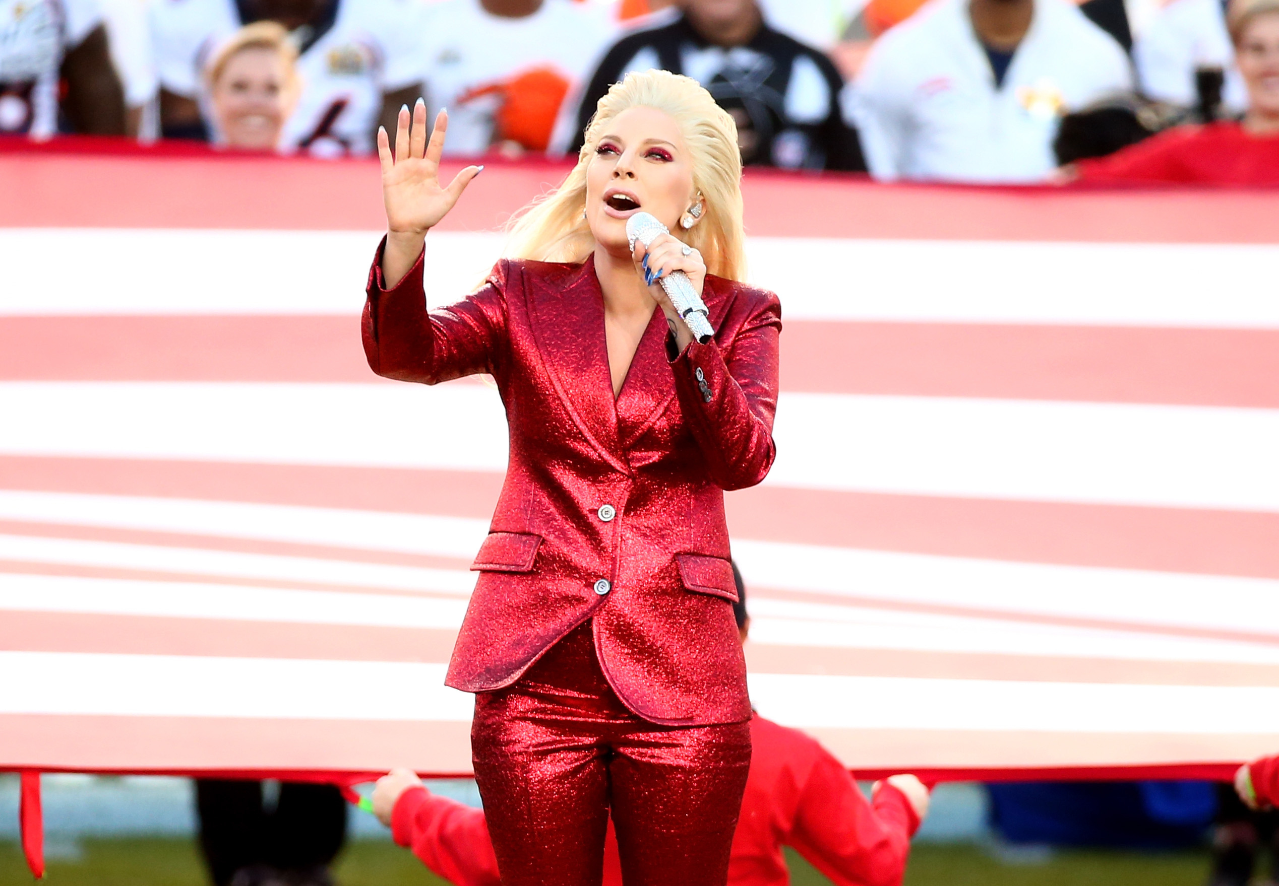 Y más recientemente, por su magnífica interpretación en el Super Bowl.