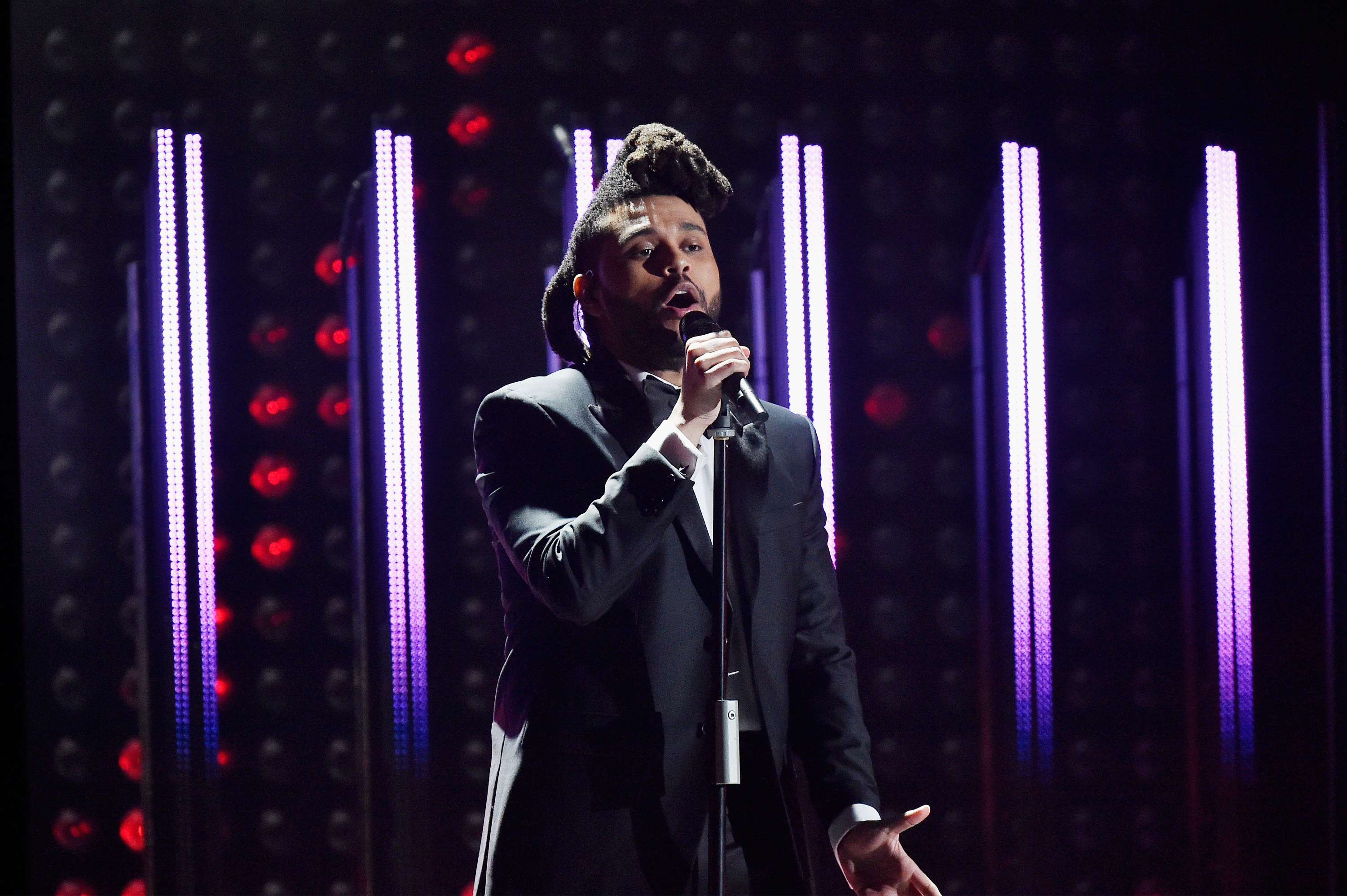 Earned it fifty. The Weeknd Грэмми. The Weeknd Grammys. Ian Underwood on Stage.