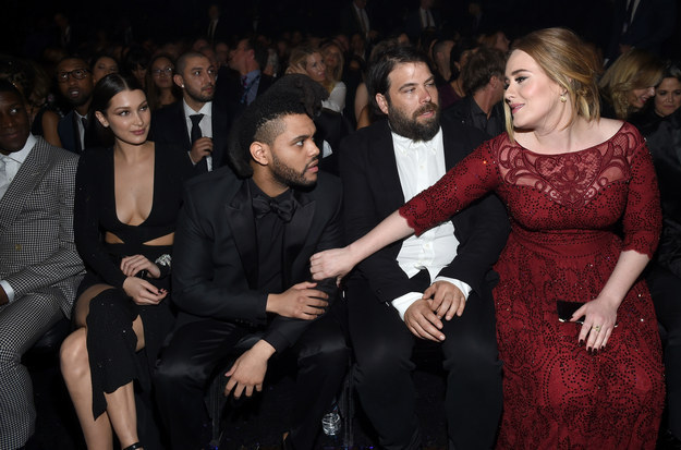 Cuando Adele le pidió crema para las manos a The Weeknd pero no tenía.