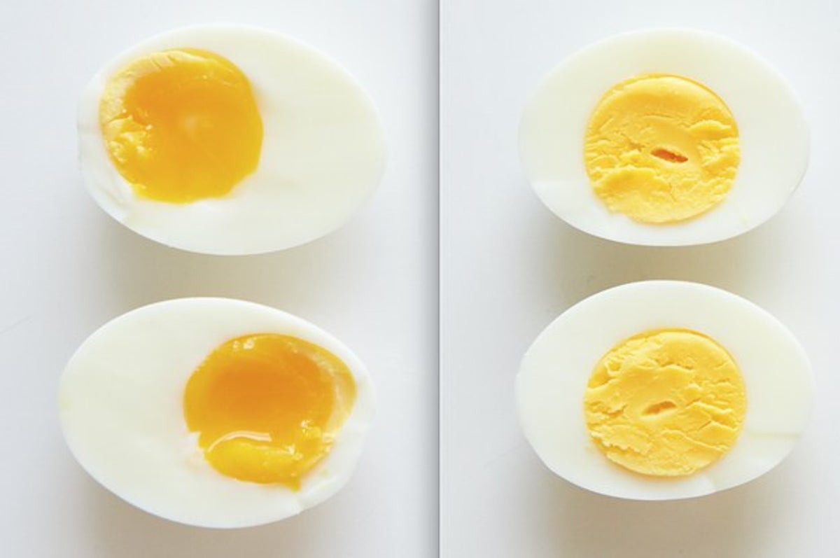 Можно котам вареные яйца. Яйца всмятку в мешочек и вкрутую. Яйцо всмятку яйца вкрутую. Яйцо в смятку в мешочек и вкрутую. Яйца вкрутую и всмятку разница.