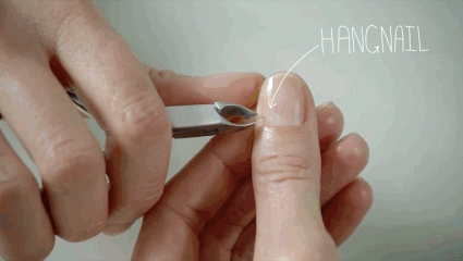 También puedes usar un cortaúñas y otras tijeras de cutícula, incluyendo aceite para masaje, miel y aguacate. Aprende más aquí.
