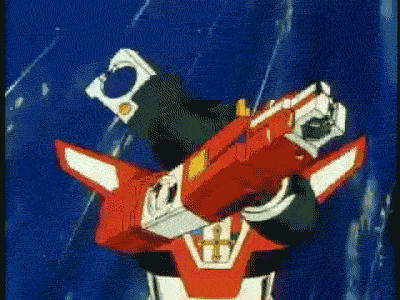 En su primera cita, Wade se gana un anillo de Voltron y le cuenta a Vanessa que es un robot que se forma de varios mini-leones. Lo vuelve a mencionar después de la batalla final cuando está platicando con Negasonic y Colossus.