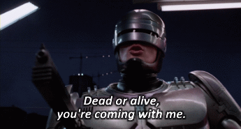 En la misma escena de la auto-mutilación se escucha la frase: "Dead or alive, you're coming with me!" (Vivo o muerto, vendrás conmigo). Esa frase es una de las más icónicas del clásico ochentero, Robocop.