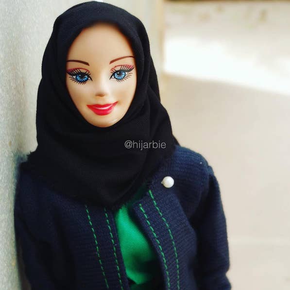 ムスリムの服を着たバービー人形 Instagramに現れる