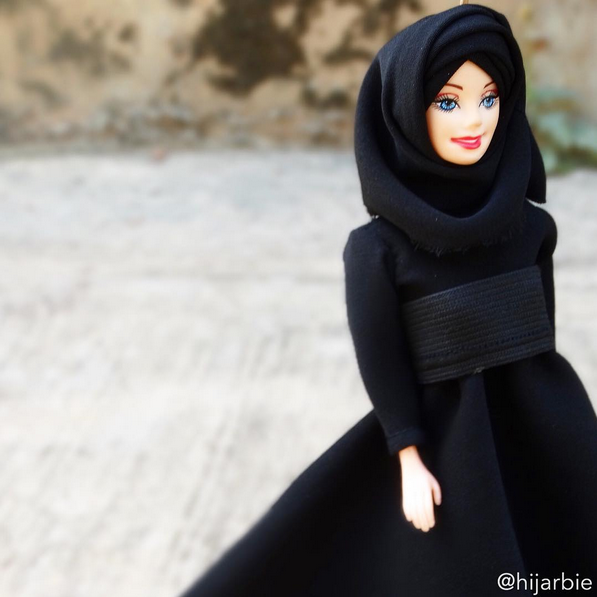 Hijarbie, la Barbie voilée qui joue les stars sur Instagram - Terrafemina