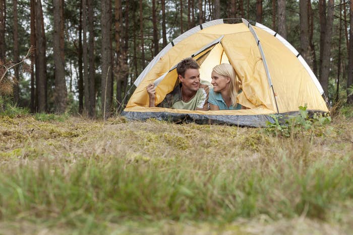 Barraquinha de camping: R$ 100. Daria para parcelar. Se você tivesse cartão de crédito.