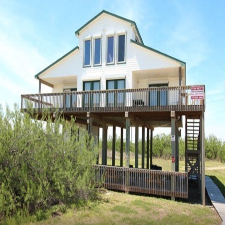 14 Incredible AirBnbs Where You Can Get Married Without Breaking The Bank