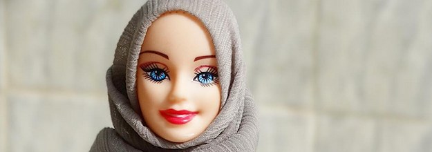 ムスリムの服を着たバービー人形 Instagramに現れる