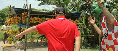 Quem anda desse jeito em direção a uma barraquinha de banana?!?