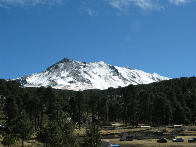 Pónganse extremos y vayan a romancear en el nevado de Toluca. Preparen todo un día especial que incluye peleas con bolas de nieve, un picnic con chocolate caliente y muchas fotos con vistas increíbles. Se sentirán más unidos que nunca.